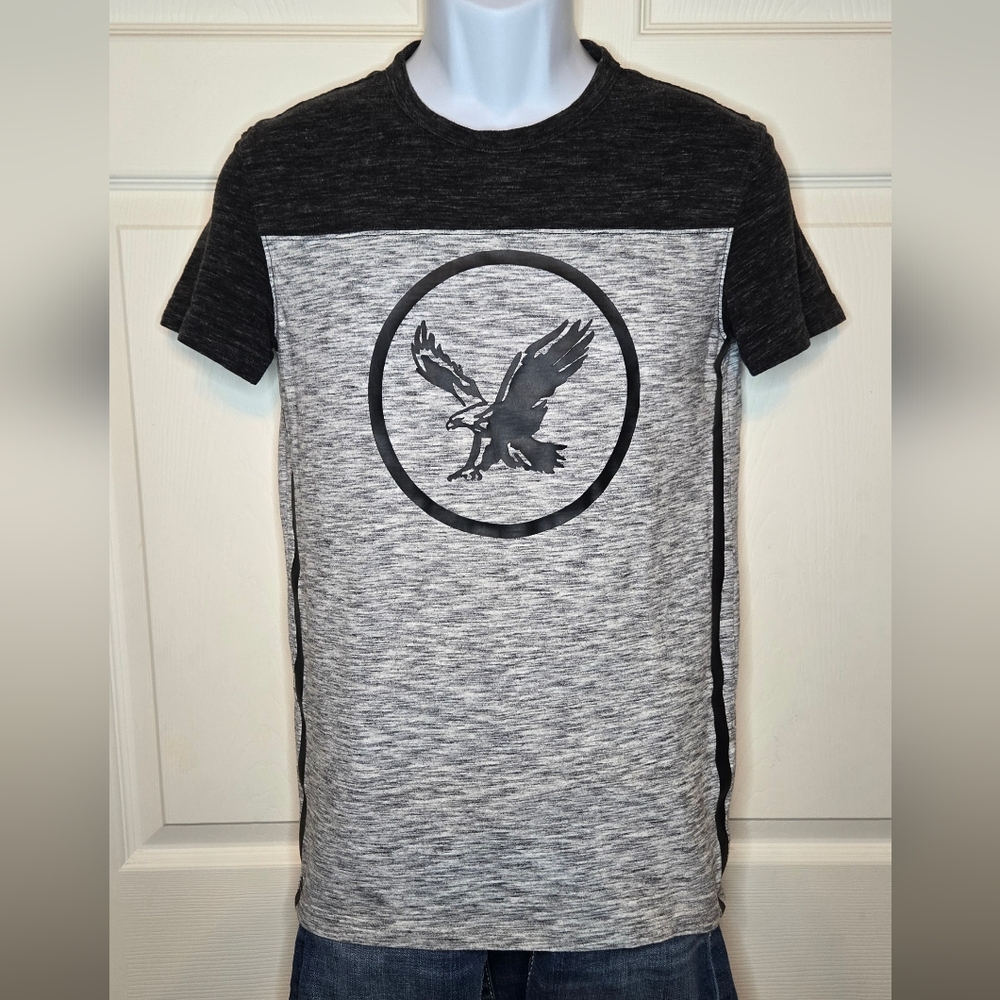 American Eagle Outfitters Black and Gray Graphic Tee